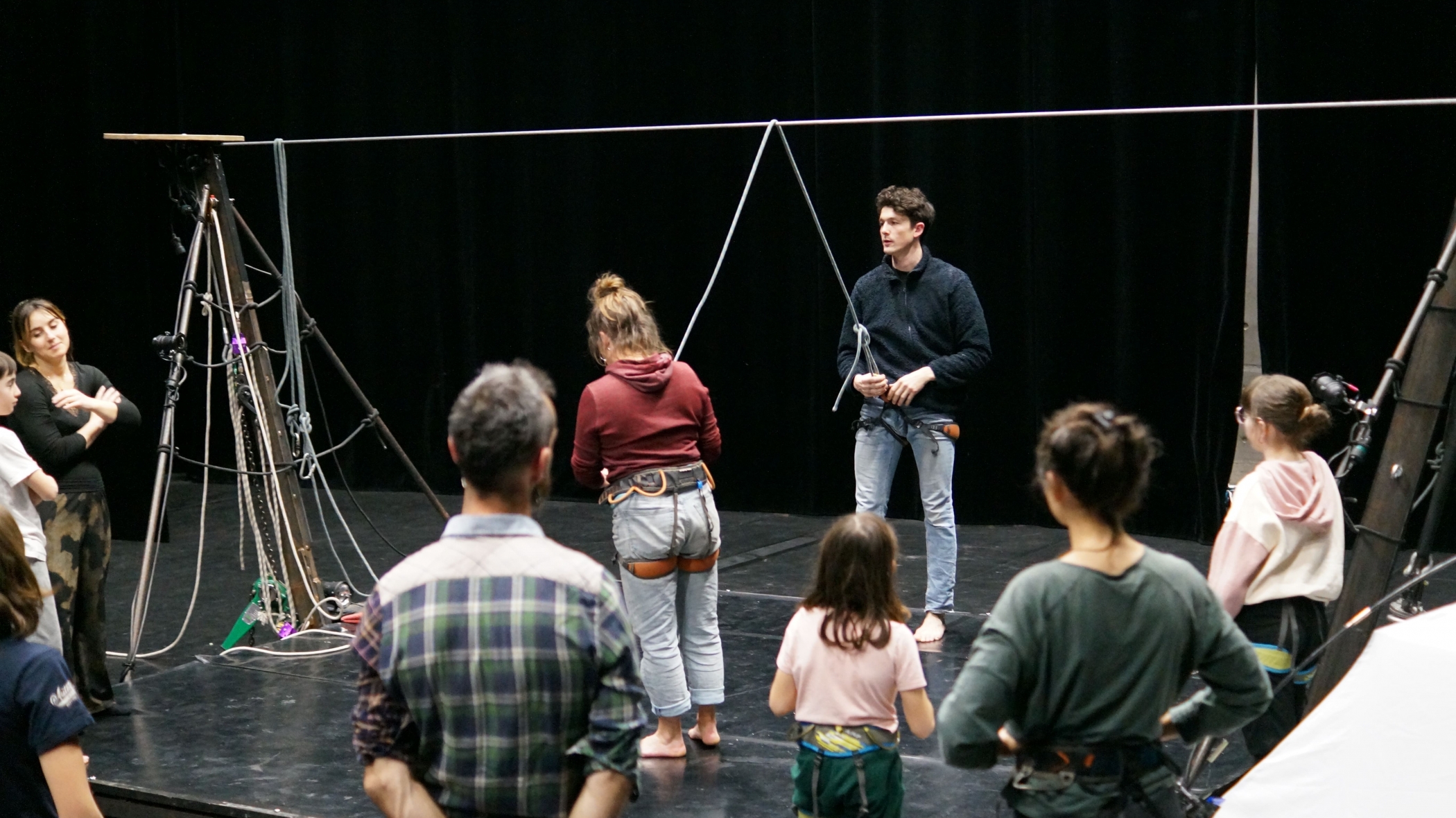 Atelier cirque entre équilibre et contrepoids avec La Féroce