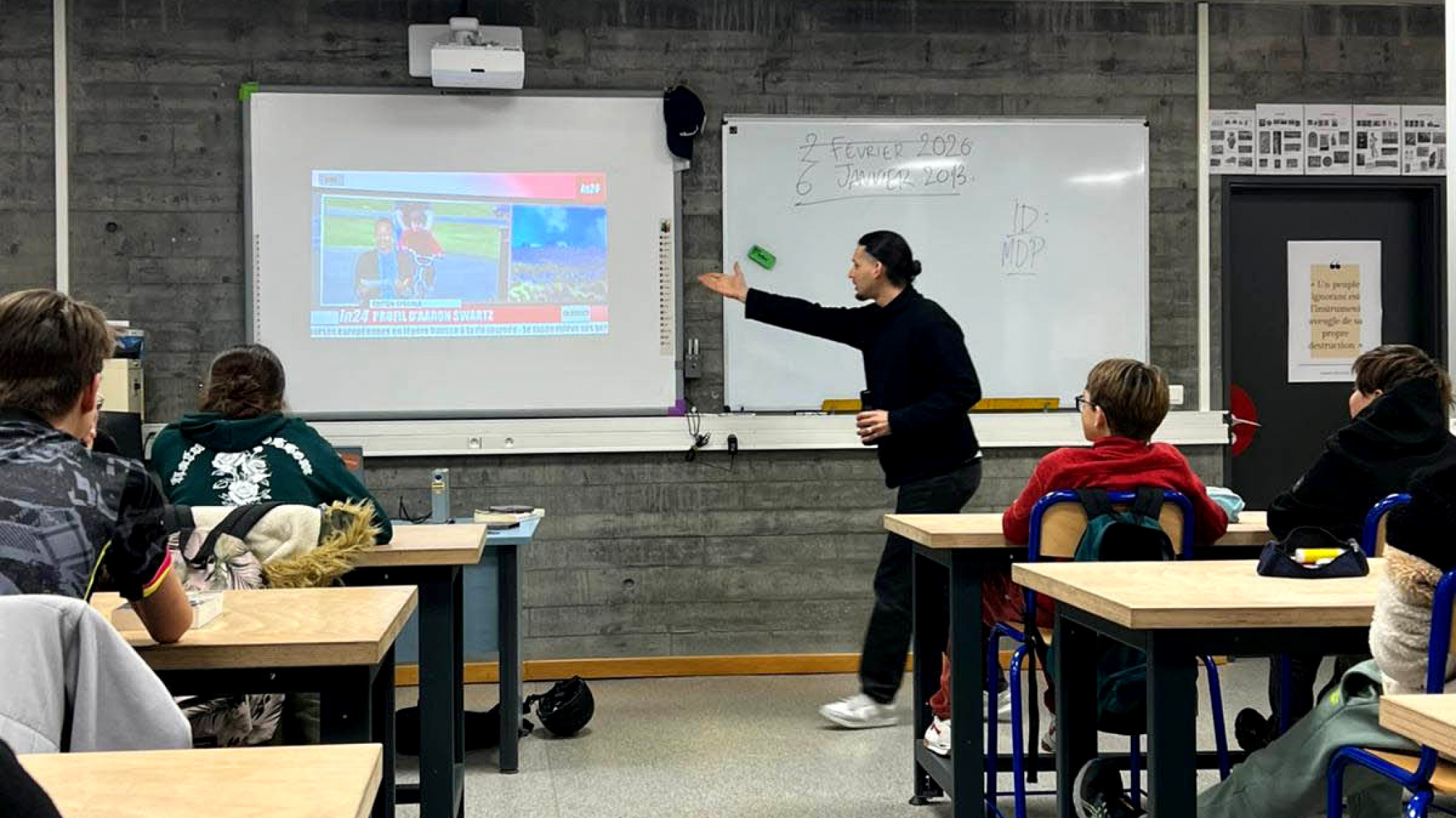 Le spectacle Aaron en tournée dans les classes du département