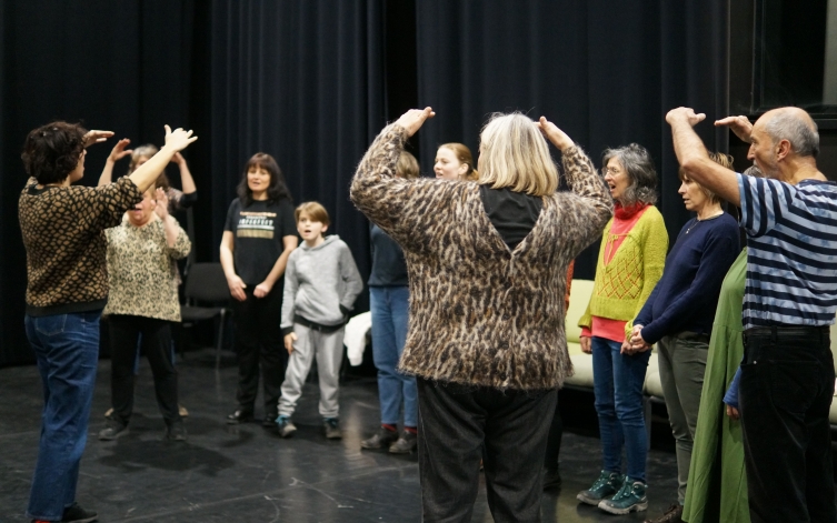 Cordes vocales et sourires au rendez-vous pour un atelier voix avec Marion Rampal