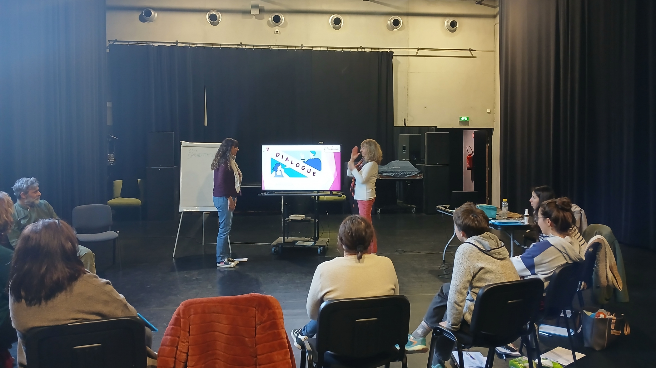 Initiation et apprentissage de la langue des signes française pour l’équipe