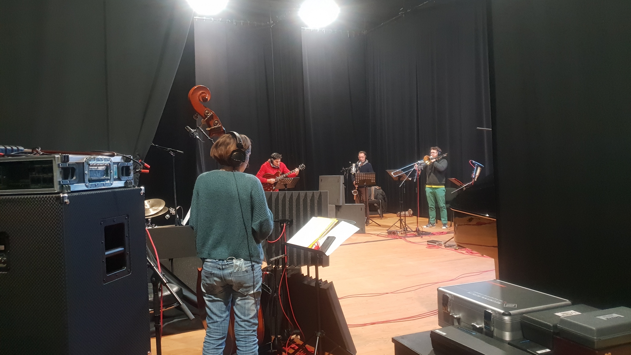 En studio, le Kami octet enregistre le projet <i>Workers</i>