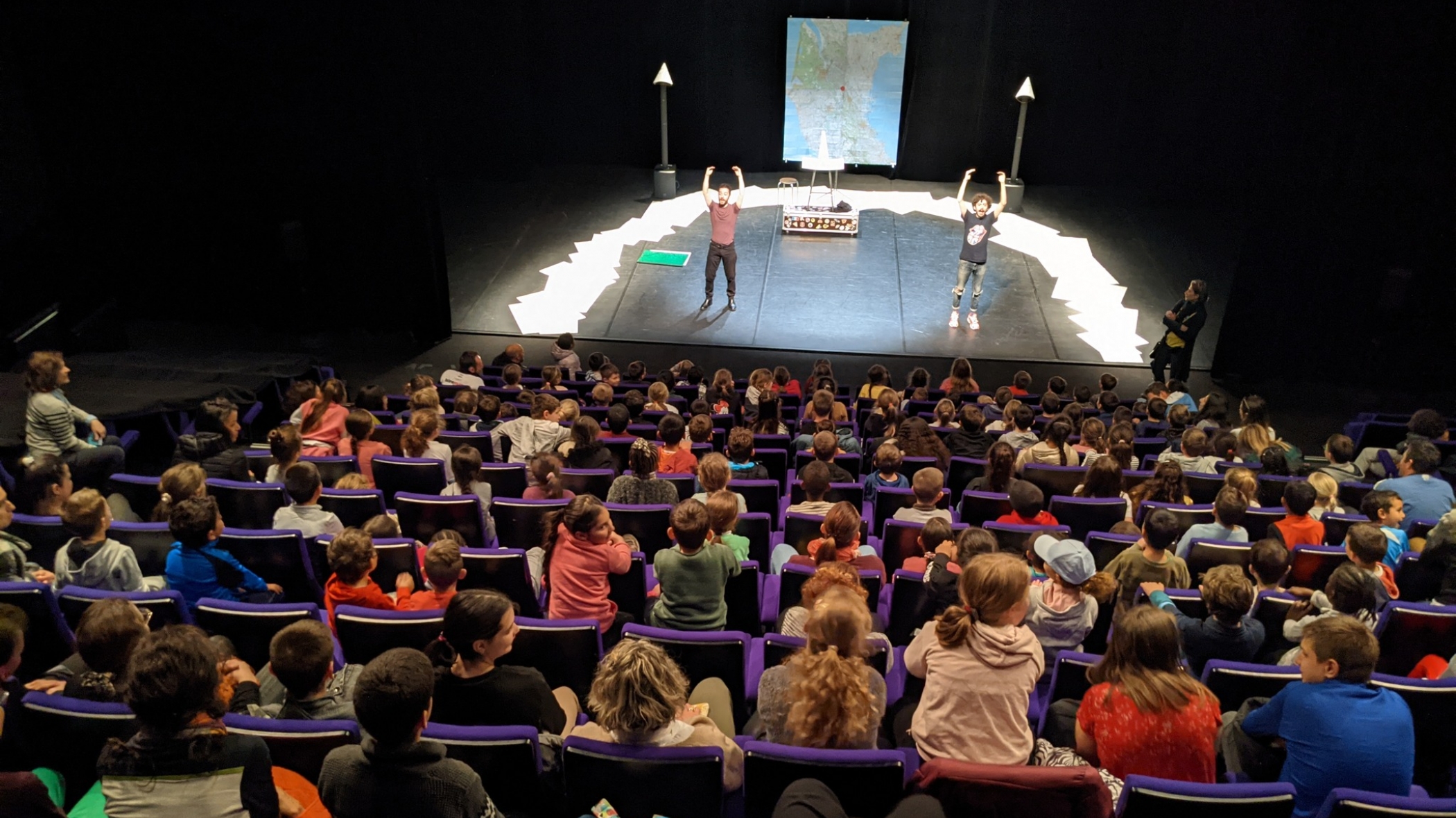 Quand une artiste complice s'installe au Théâtre avec sa compagnie