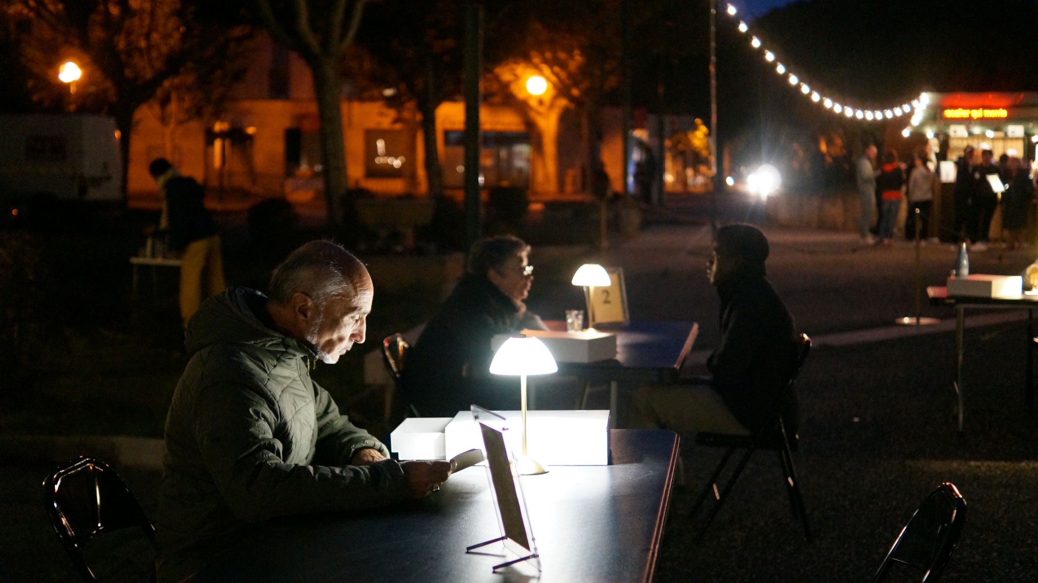 Une installation éphèmere sur la place Pechiney avec Begat Theater