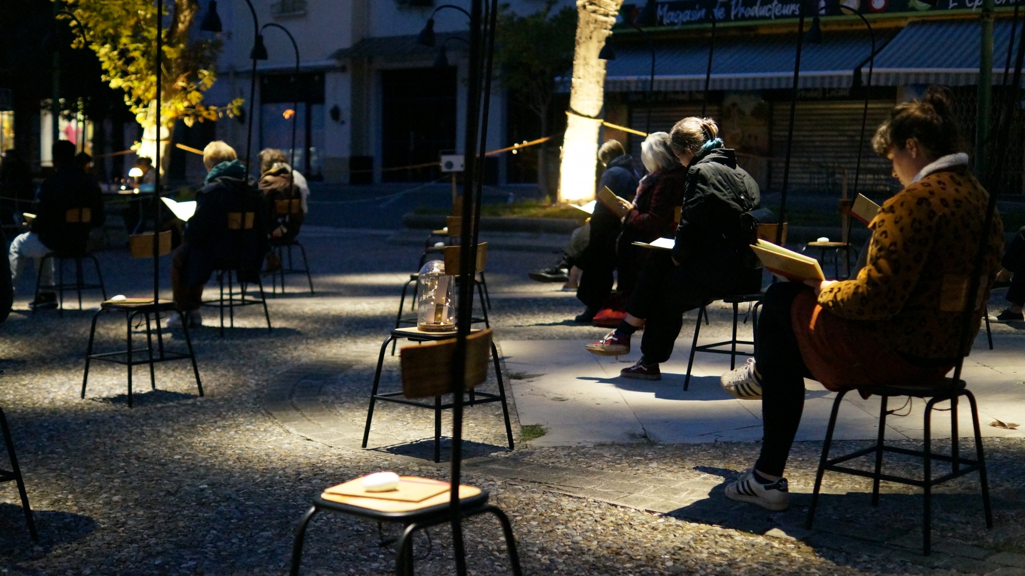 Une installation éphèmere sur la place Pechiney avec Begat Theater