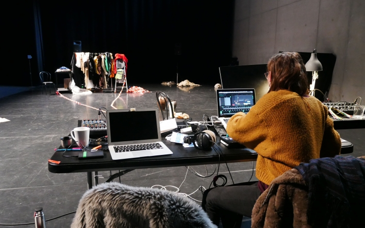 Cinq jours de résidence au plateau pour la compagnie FeM