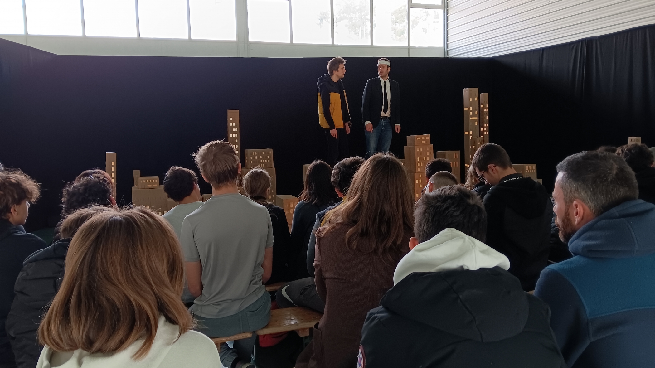 En tournée dans les établissements scolaires avec la compagnie Le Nez au Milieu du Village