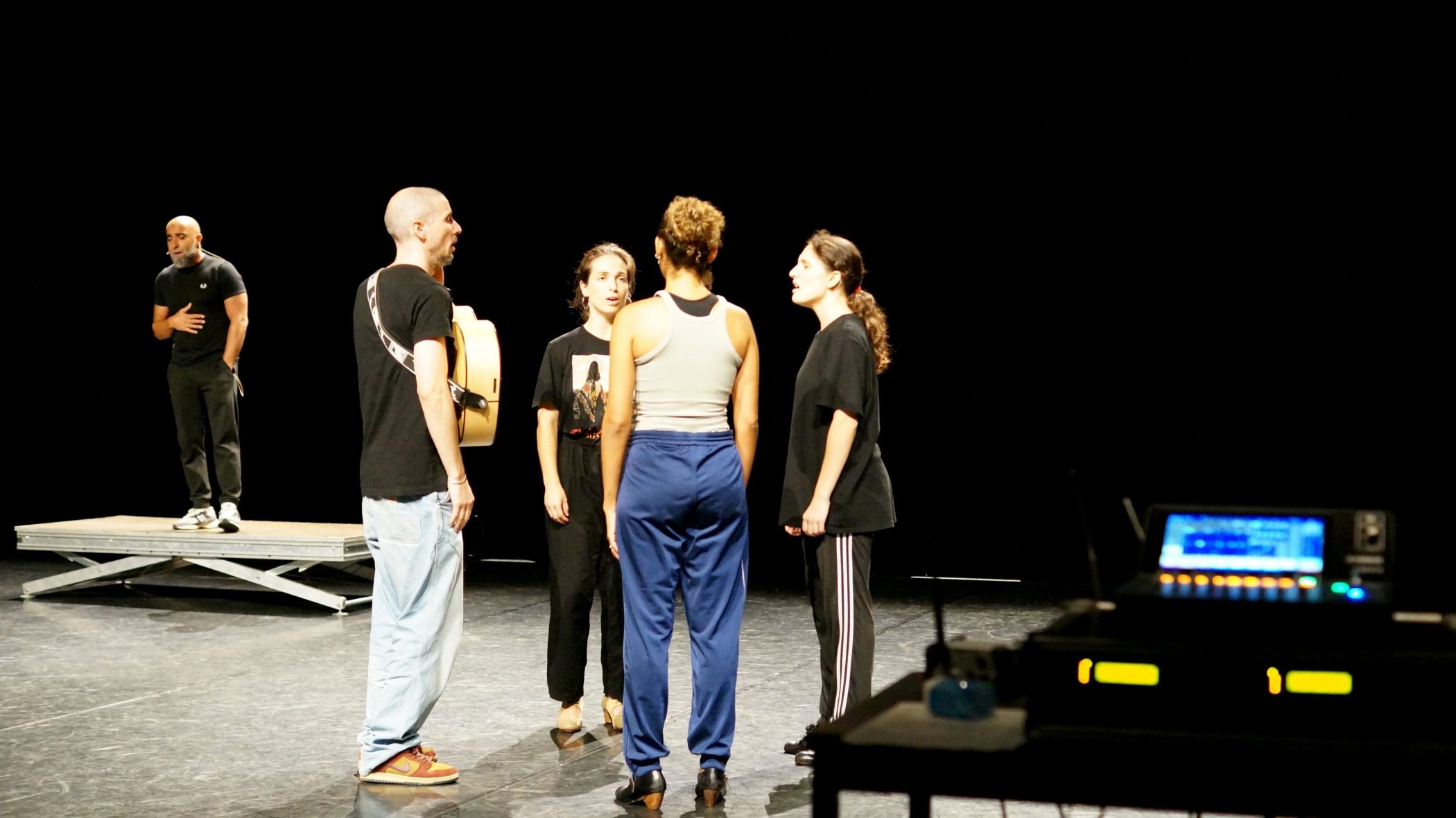 Le plateau fait sa rentrée sur des airs de flamenco avec Miscea Danse