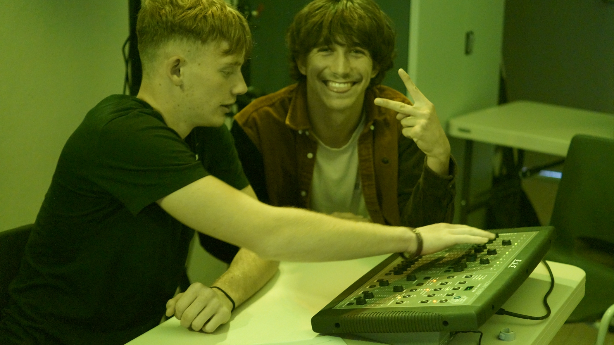 Les lycéens de Paul Arène découvrent le son et la lumière