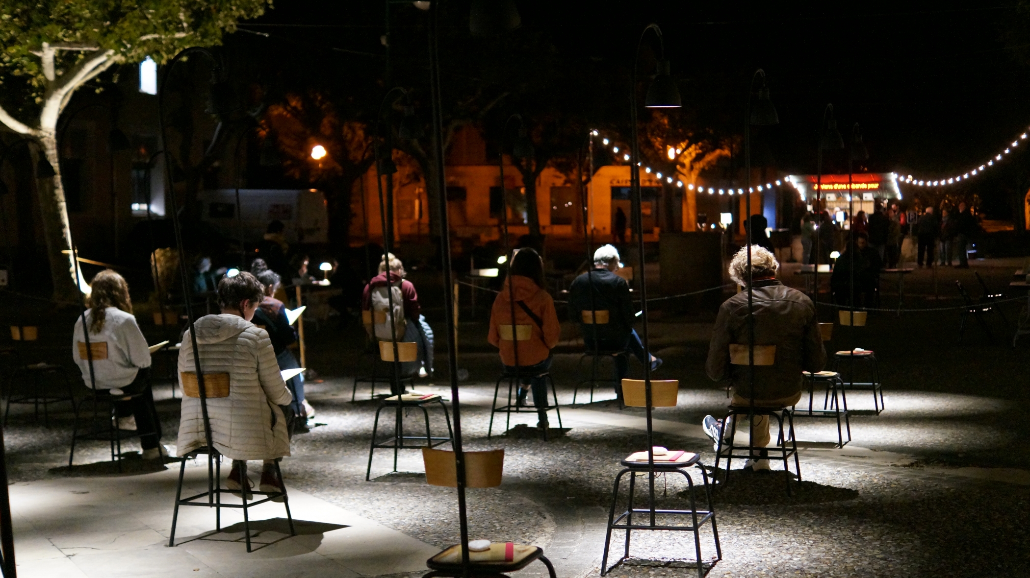 Une installation éphèmere sur la place Pechiney avec Begat Theater