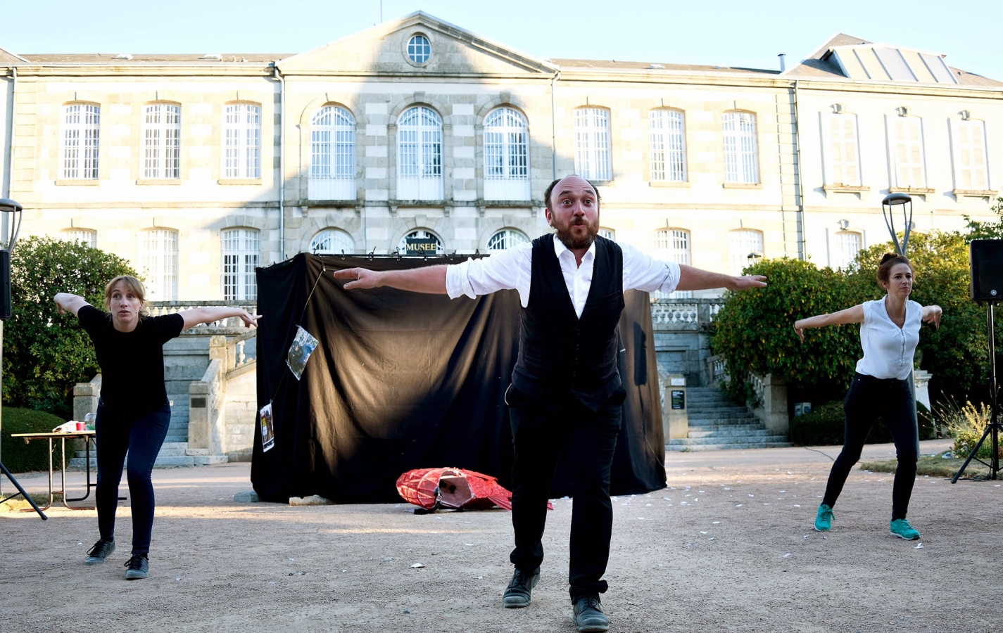 Madame, Monsieur, Bonsoir !