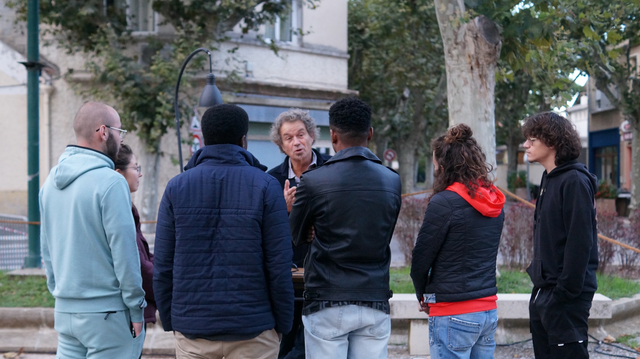 Une installation éphèmere sur la place Pechiney avec Begat Theater