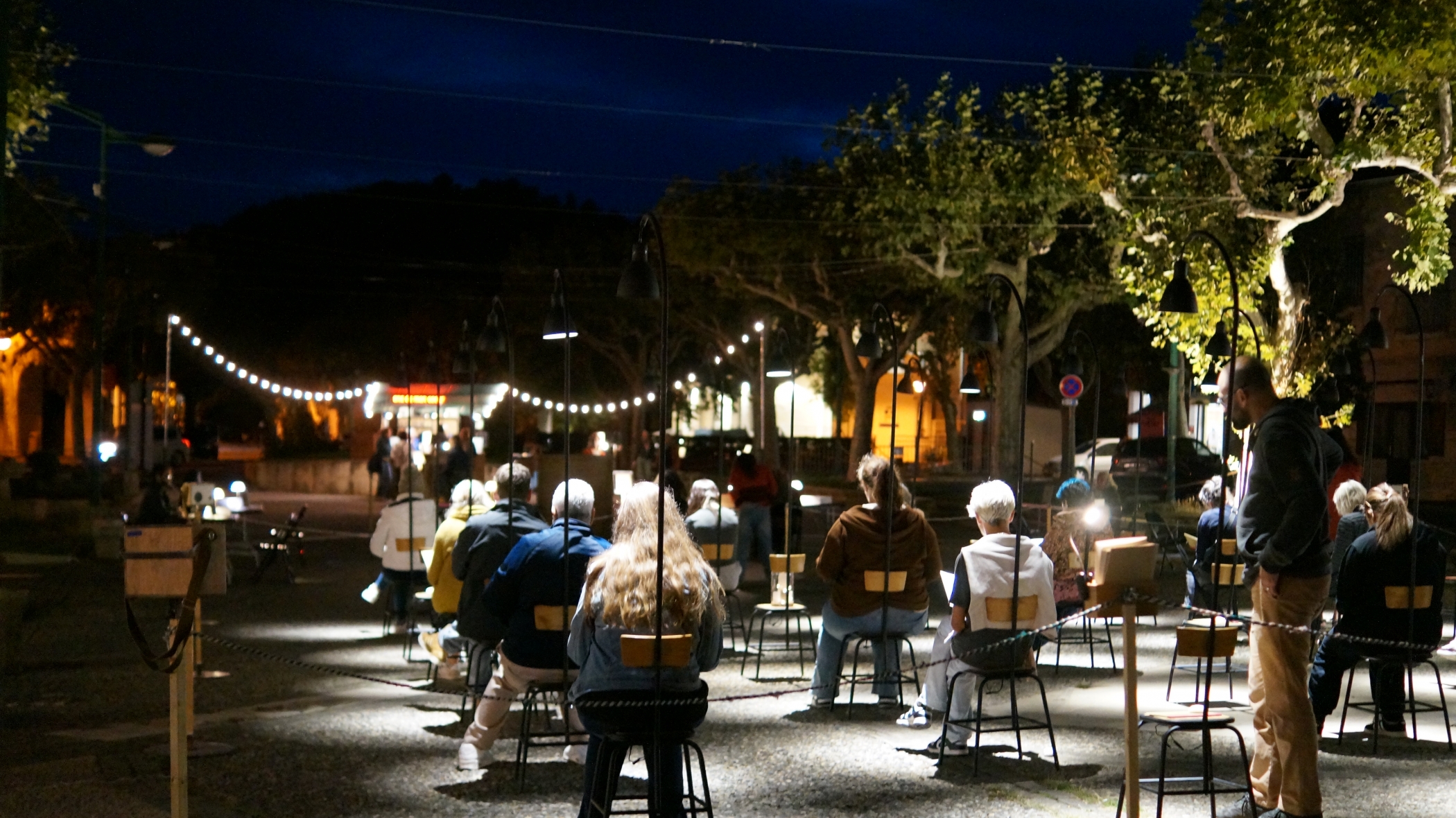 Une installation éphèmere sur la place Pechiney avec Begat Theater