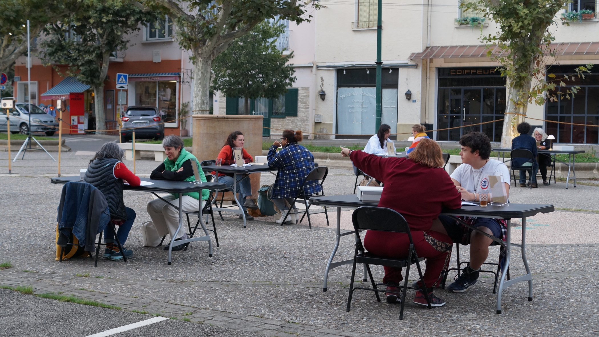Une installation éphèmere sur la place Pechiney avec Begat Theater