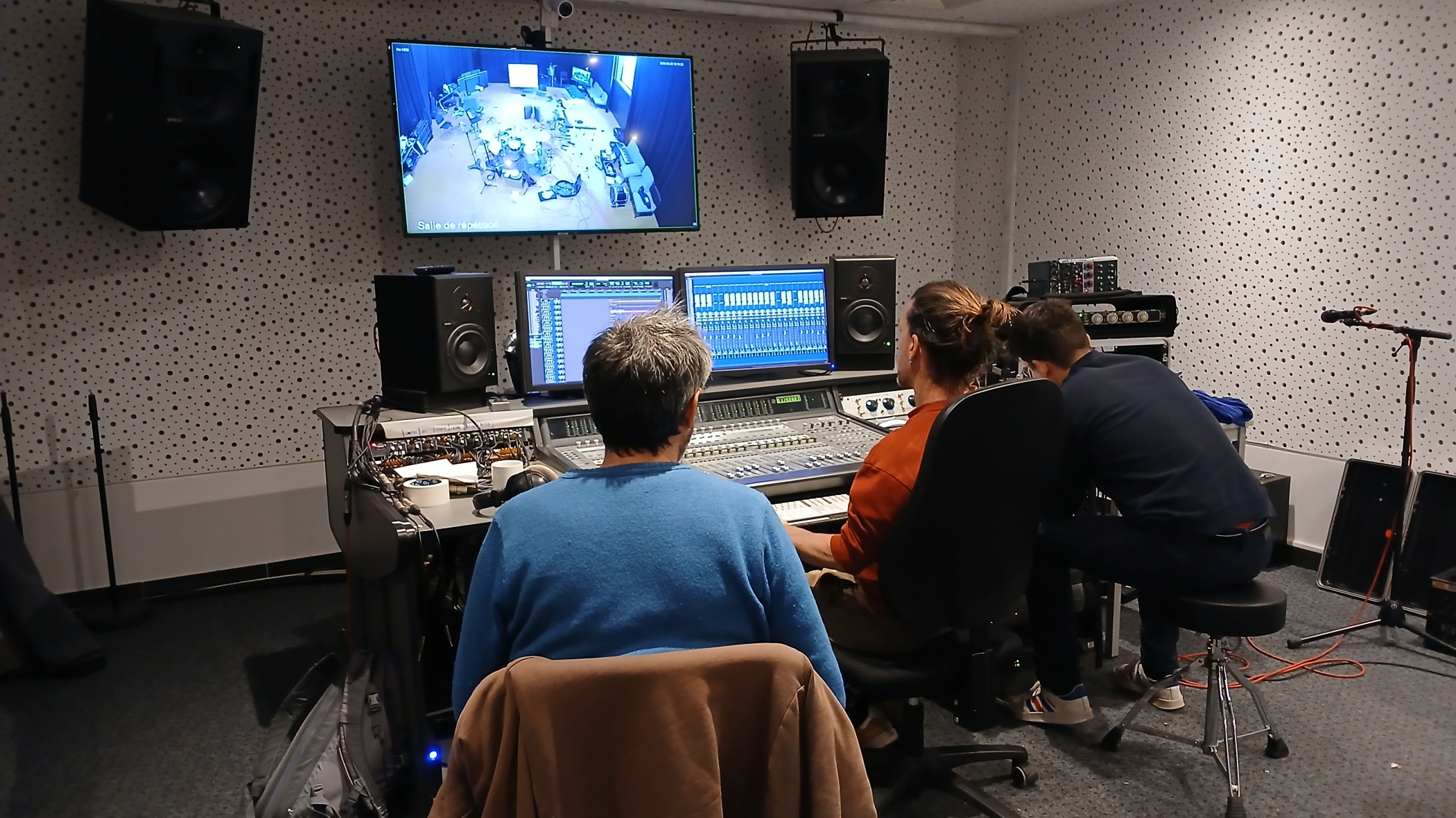 Au studio d'enregistrement avec Zerzura