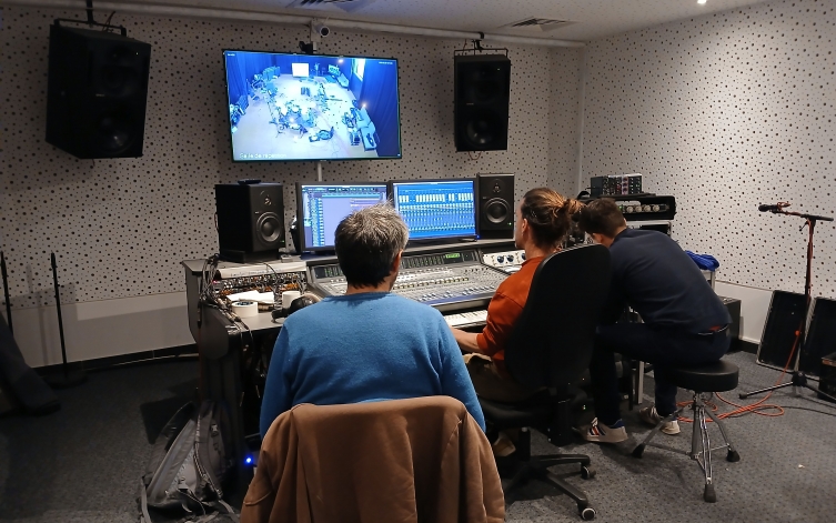 Au studio d'enregistrement avec Zerzura