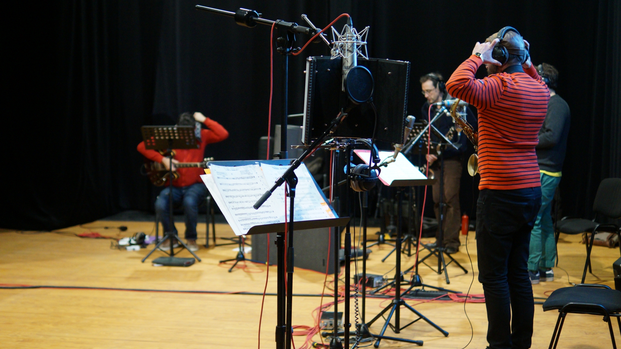 En studio, le Kami octet enregistre le projet <i>Workers</i>