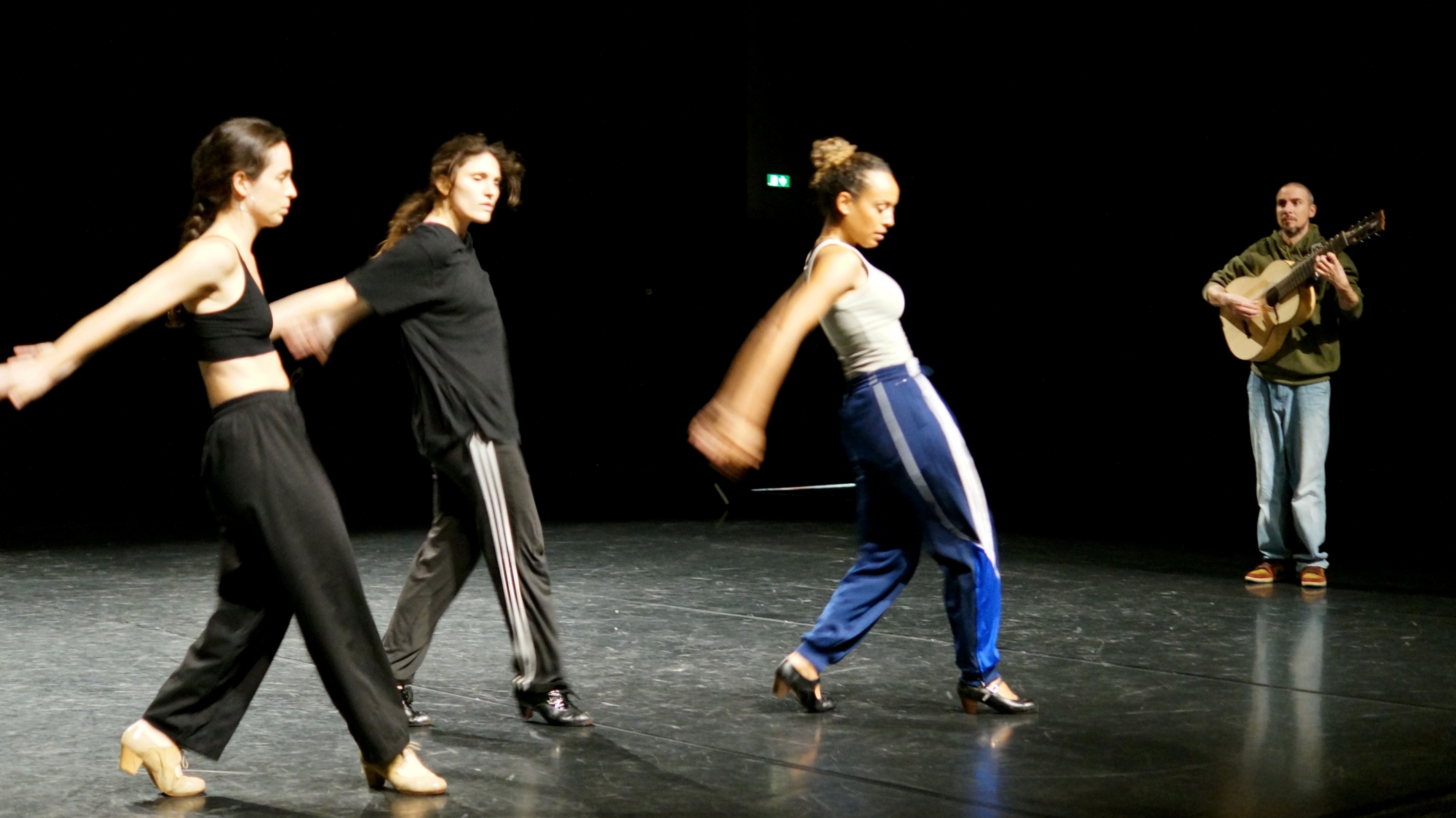 Le plateau fait sa rentrée sur des airs de flamenco avec Miscea Danse